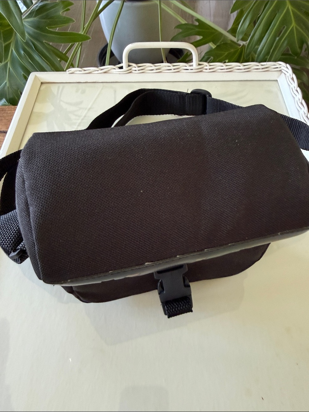 Kodak Vintage 1989 Black Camera Bag with Gold Logo - Picture 10 of 11